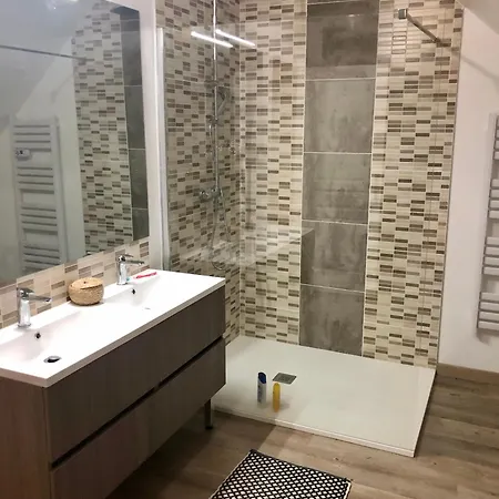 Δωμάτια σε οικογενειακή κατοικία Etage Privatif Dans Grande Maison Saint-Marceau (Sarthe)