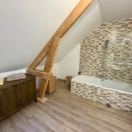 Проживание в семье Etage Privatif Dans Grande Maison *