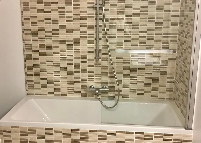 Etage Privatif Dans Grande Maison