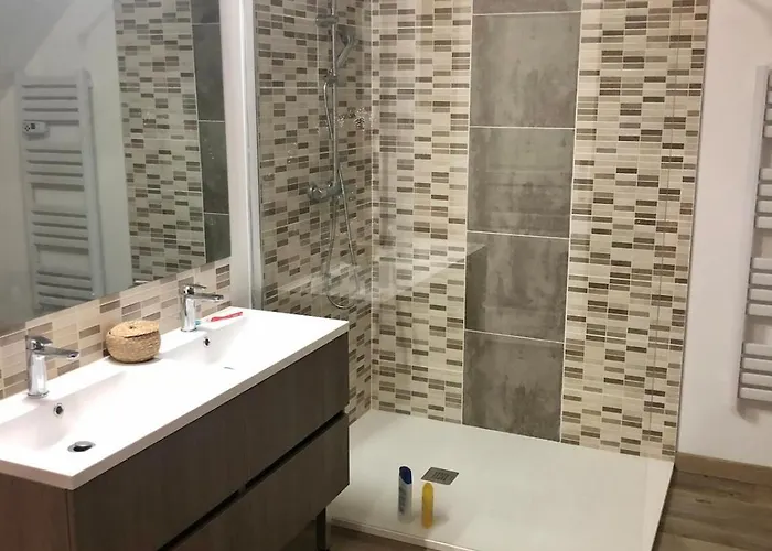 Etage Privatif Dans Grande Maison Проживание в семье *